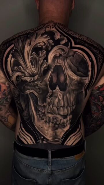 Kis javitasra szorul meg de 90% ban kész 👌

#komarno #controlledchaostattoo #inkcontrolhu #komarnotattoo #komárno #tattooart #back #backtattoo #bigtattoos