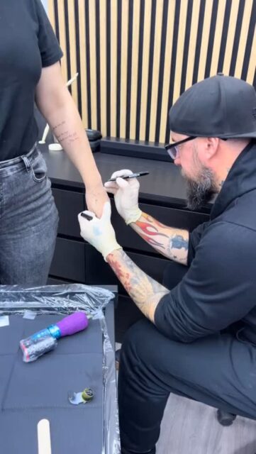 Controlled Chaos Tattoo Komárno
Amikor az egész csapat dolgozik 👌
Ha te is időpontot szeretnél akkor vedd fel velünk a kapcsolatot üzenetben 🫶
@jozef_kreps @cambi_2676 @mark.fekete25